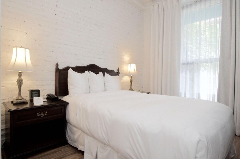 Ambrose House & Cafe - Self Check-In Guesthouse Монреаль Экстерьер фото