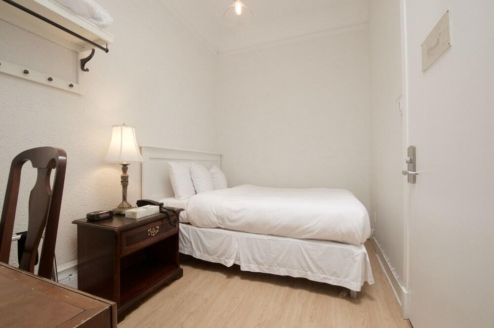 Ambrose House & Cafe - Self Check-In Guesthouse Монреаль Экстерьер фото