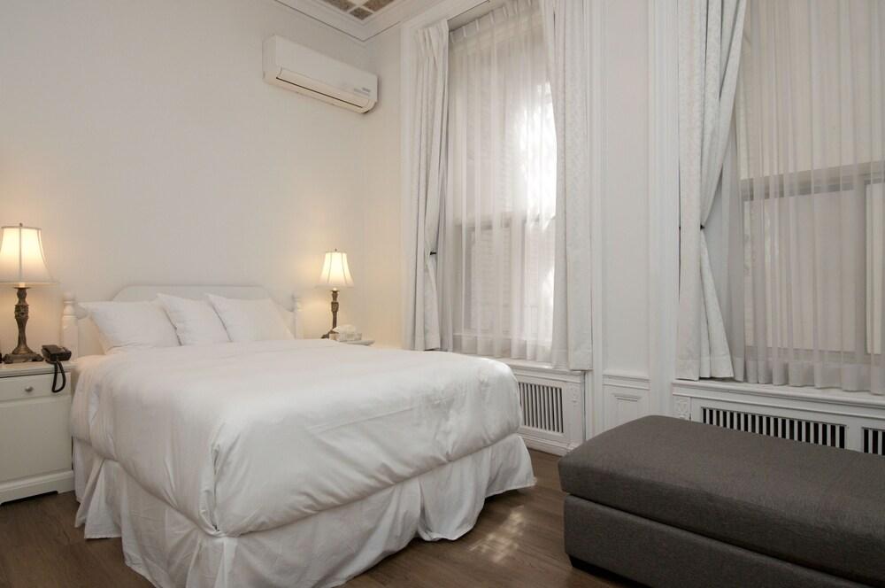 Ambrose House & Cafe - Self Check-In Guesthouse Монреаль Экстерьер фото