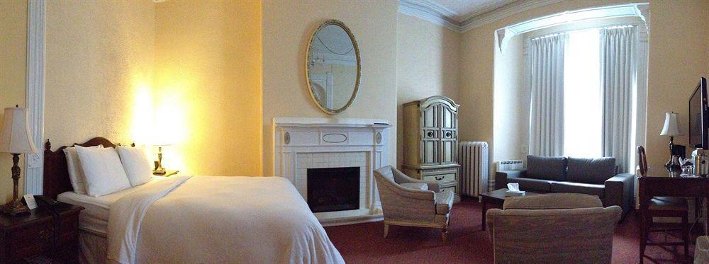 Ambrose House & Cafe - Self Check-In Guesthouse Монреаль Экстерьер фото