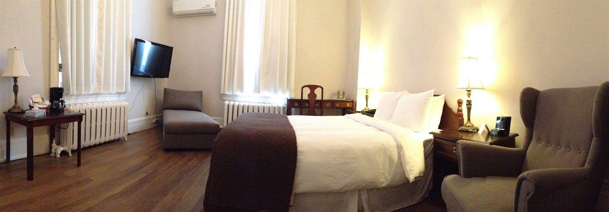 Ambrose House & Cafe - Self Check-In Guesthouse Монреаль Экстерьер фото